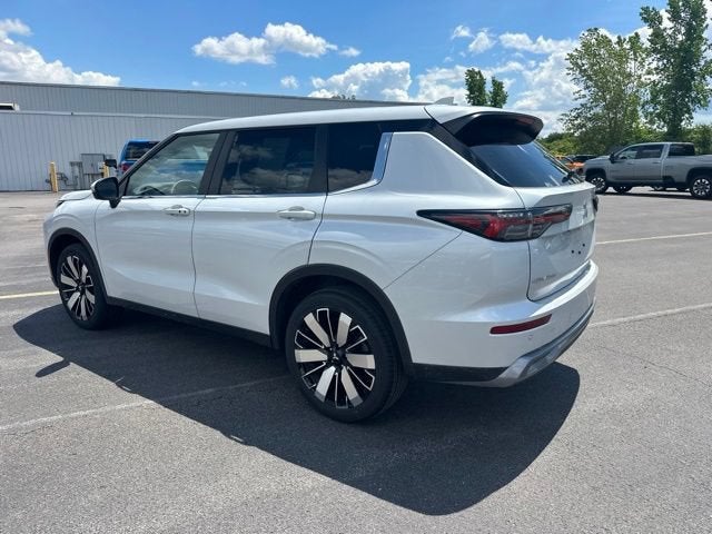 2025 Mitsubishi Outlander SE
