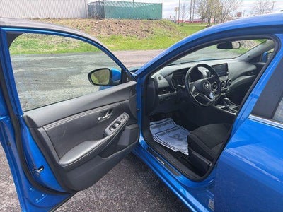 2022 Nissan Sentra SV Xtronic CVT