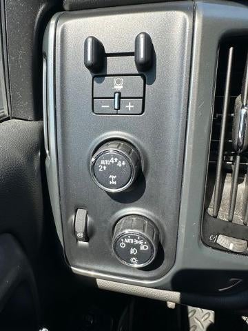 2017 Chevrolet Silverado 1500 Crew Cab Short Box 4-Wheel Drive LT Z71