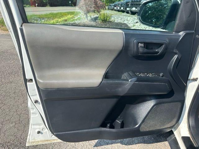 2019 Toyota Tacoma 2WD 2WD SR Double Cab 5' Bed I4 AT (GS)